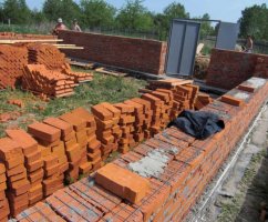 Сколько нужно кирпича на постройку дома?